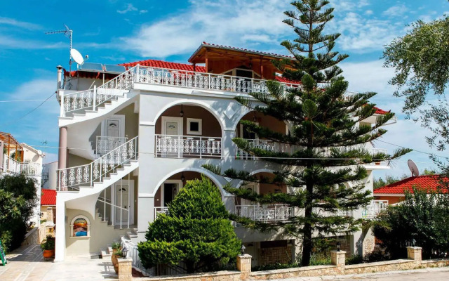 Amoudi Studios Apartments Hotel