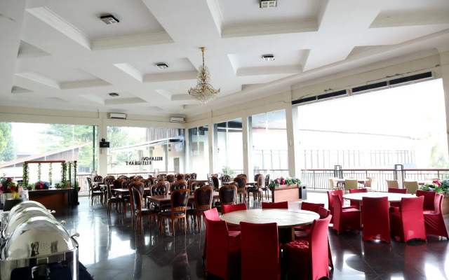 Grand Ussu Hotel & Convention