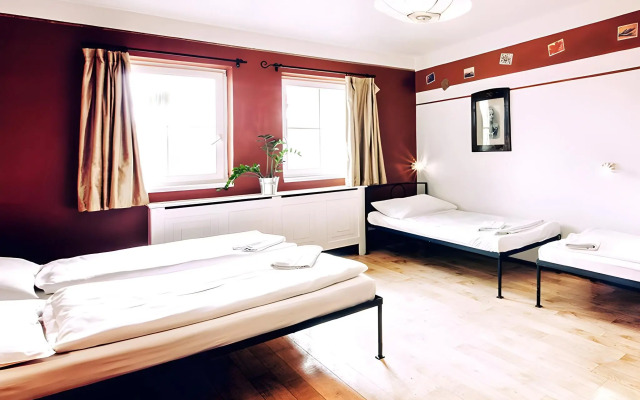 Sir Toby's Hostel