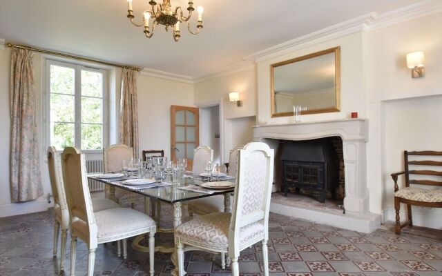 Cozy Mansion in Montreuil-la-cambe With Garden