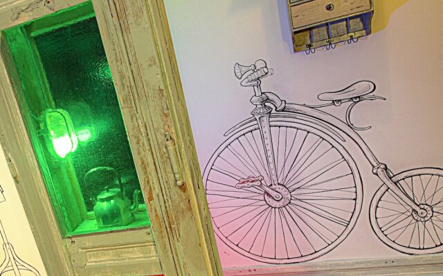 Lavender Circus Hostel And Apartments