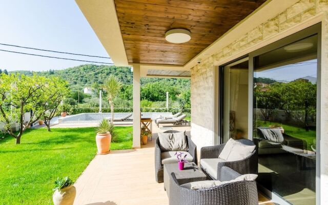 Villa Dolores Apartments