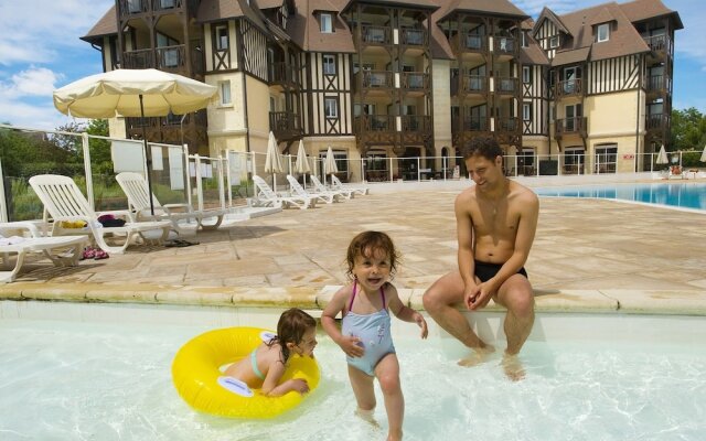 Traditional Apartment With Balcony or Terrace in Deauville