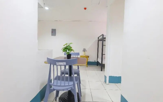 OYO 809 Crowne One Condo (Vaccinated Staff)