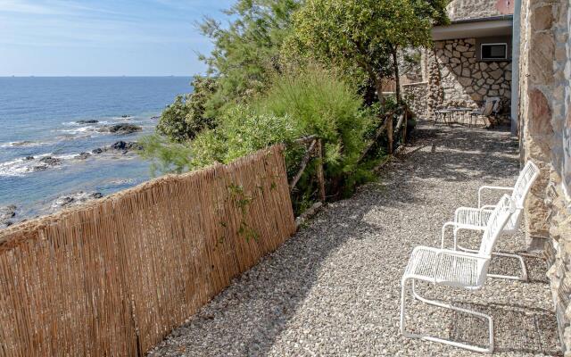 Seafront Apartment in a Splendid Position Overlooking the Sea-vistamare