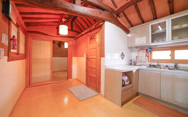 Ganghwa Jangbogo Hanok Pension