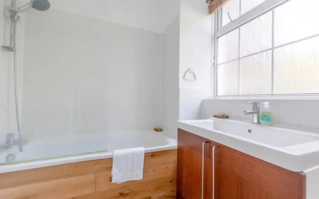 Cosy 2 Bedroom Flat Near Abbey Road