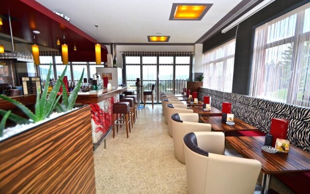 G.H. Knoll "Proellhofer" Cafe Bar Hills