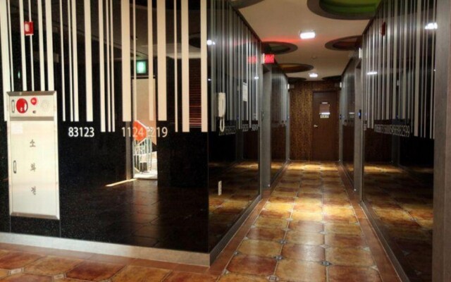 Brown Dot Hotel Sasang Renecite