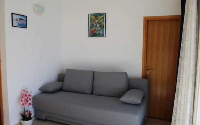 Den - With Pool - B1