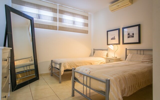 Luxury Villa With Private Heated Pool 15