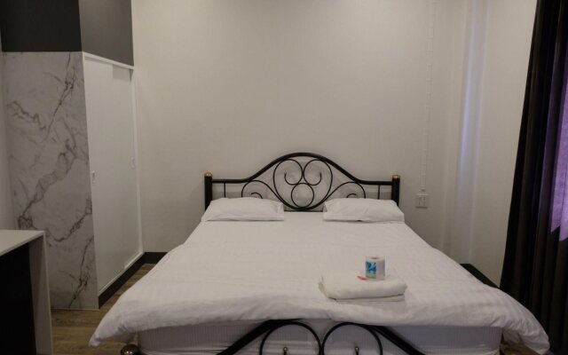Ai Aroon Apartment