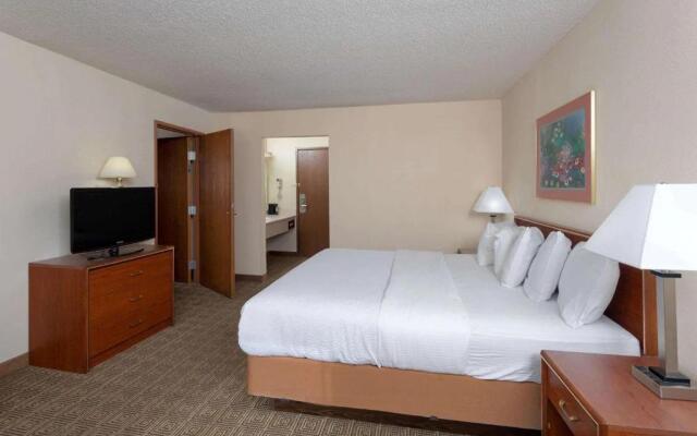 Norwood Inn & Suites Indianapolis