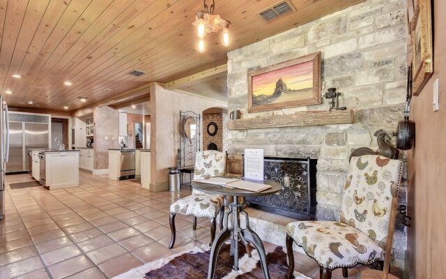 7BR 5 5BA Spicewood Sanctuary by RedAwning