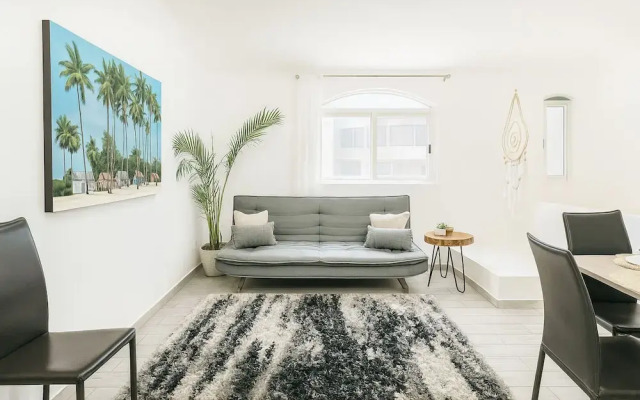 Boho Minimal 3-Min Beach Private Parking