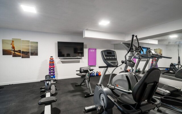 Beachfront Villa Grey Martini with Pool