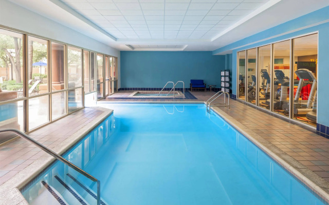 Sheraton Suites Market Center Dallas