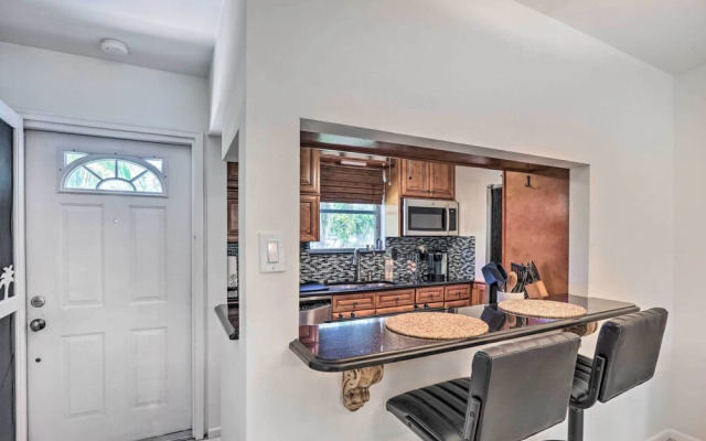 Vibrant Stuart Getaway w/ Private Hot Tub!