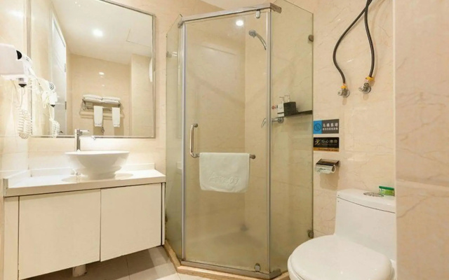 Yiwo Apartment (Zhanjiang Wanda Plaza Branch)