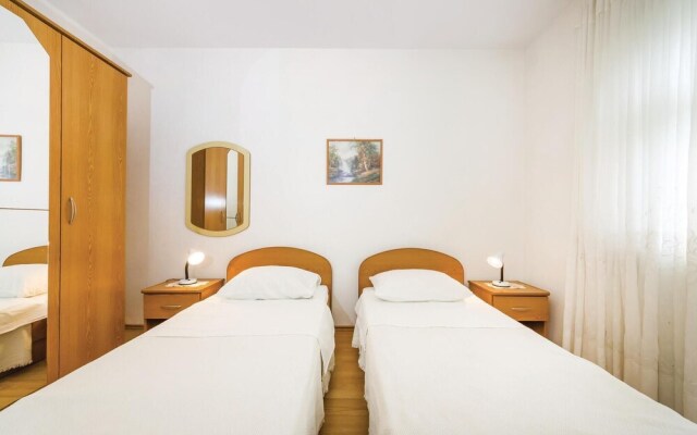 Nice Home in Sukosan With Wifi and 6 Bedrooms