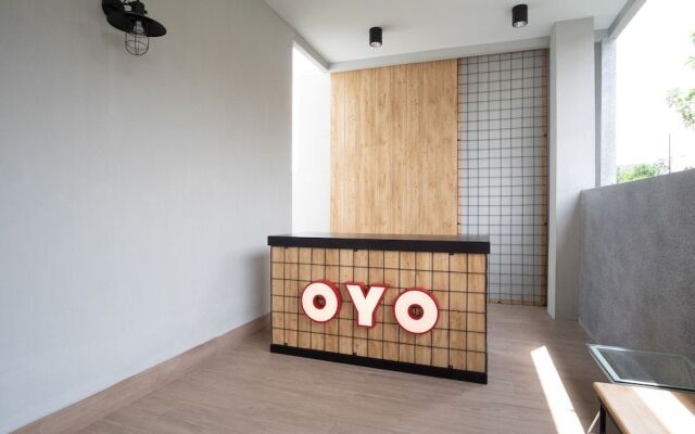 OYO 1476 Asoka Family Residence