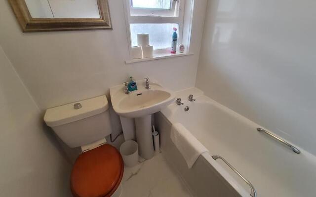 Sensational Stay Serviced Accommodation Aberdeen 4 Bedroom Apt - Bedford Avenue