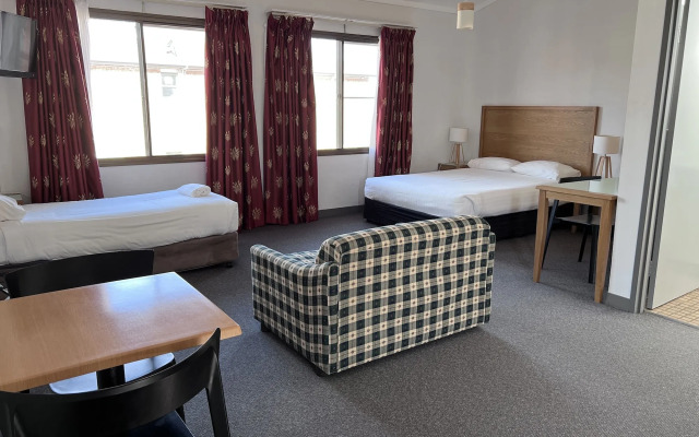 Spa Village Travel Inn