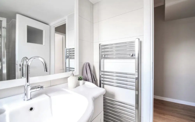 Alimos Luxury 3 Bd Apt w Stunning Views