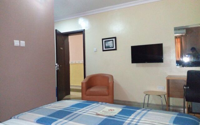 Multifield Hotel & Suites