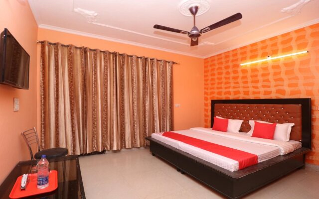 Oyo 28325 Dhillon Residency