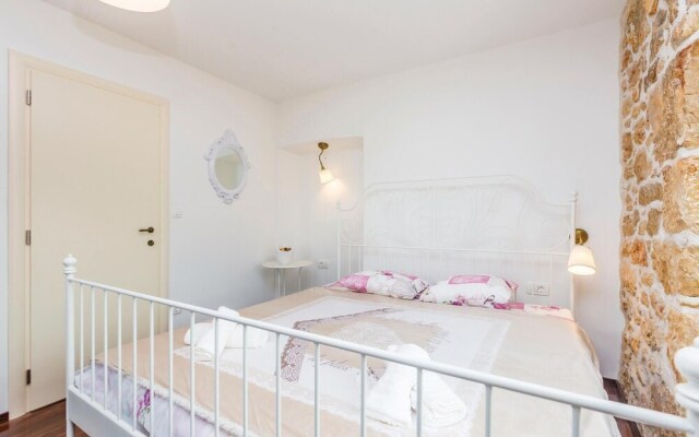Stunning Home in Silo With Wifi and 2 Bedrooms