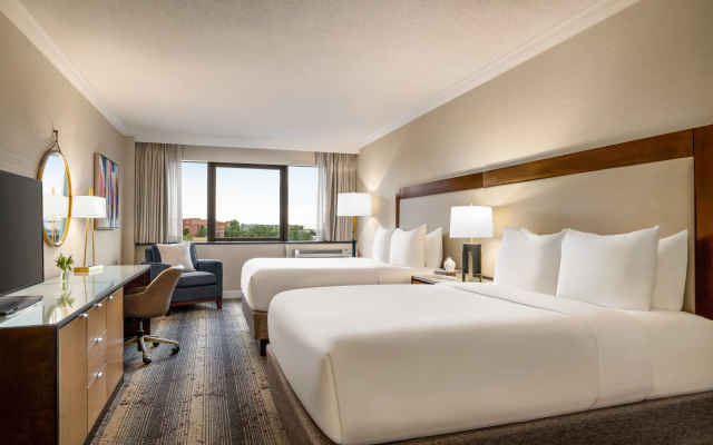 Crowne Plaza Edison by IHG