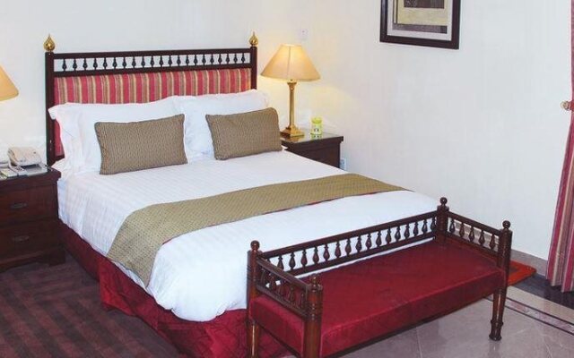 Avari Xpress Residence School Road