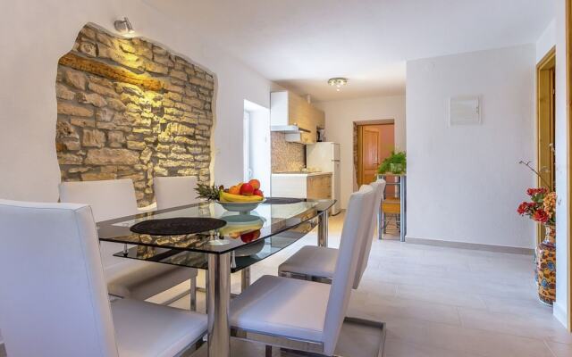 Fascinating Apartment in Medulin near Beach