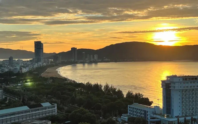 Stunning Ocean View Apartment in FLC Sea Tower
