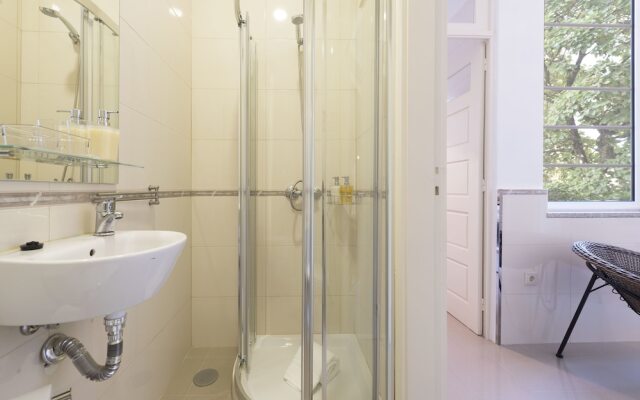 Tripas-Coração, Breiner Apartments