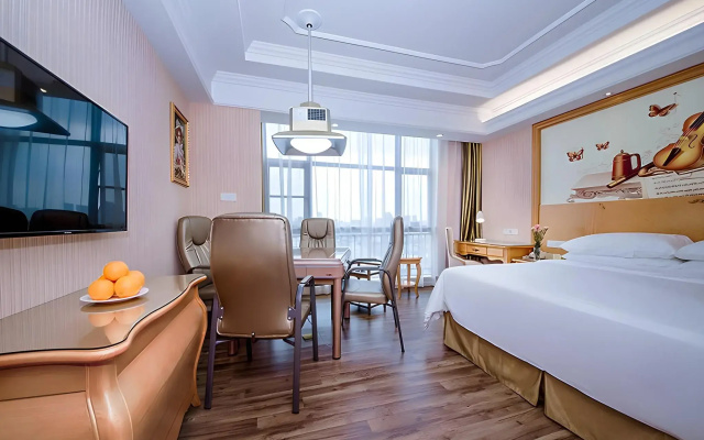 Vienna International Hotel (Wuhan East Railway Station Huanglongshan Metro Station)