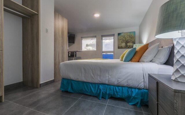 Turibana Plaza Suite 6 w Balcony