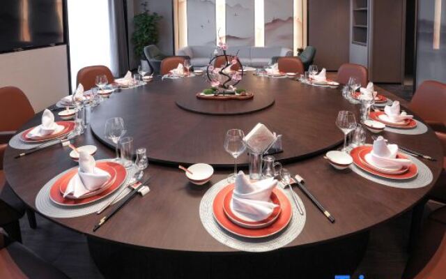 Pinghu Dingren Ramada Hotel