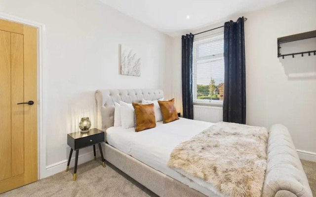 Host Stay Jomor House