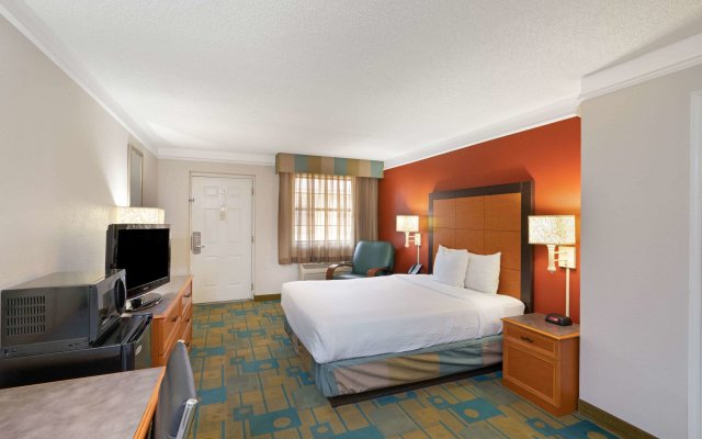 La Quinta Inn by Wyndham Phoenix Sky Harbor Airport