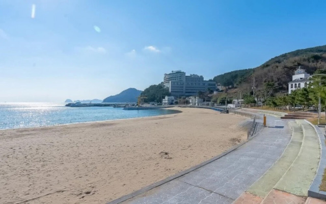 Geojedo Paradise Pension