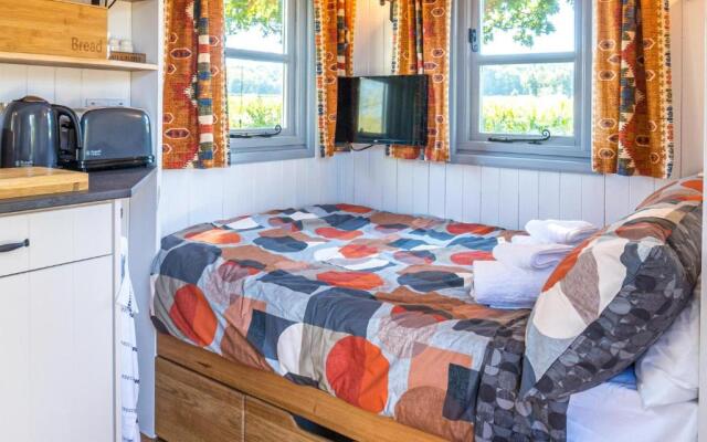 The Hideaway Hut - 1 Bed Shepherds Hut - Dodmarsh