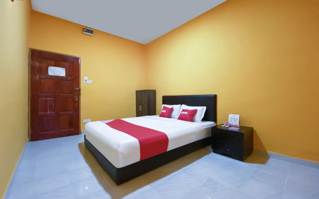 Super OYO 90039 Coop Hotel Kangar