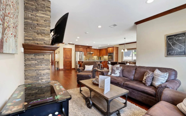 Tahoe Woods Villa - Walk to Beach and Gondola/ Heavenly Ski