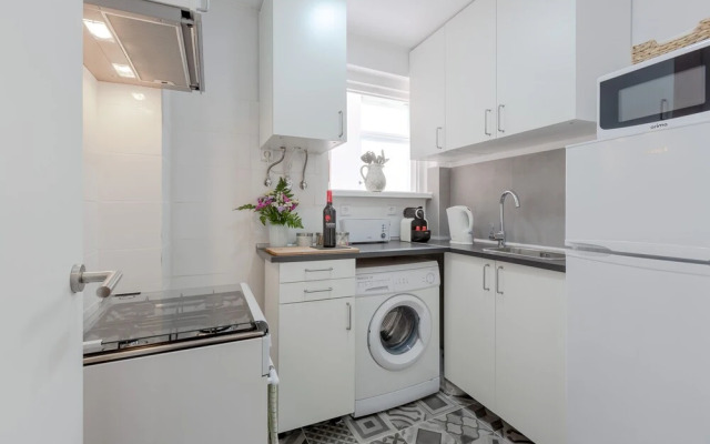 Sunny Apartment with Patio, By TimeCooler