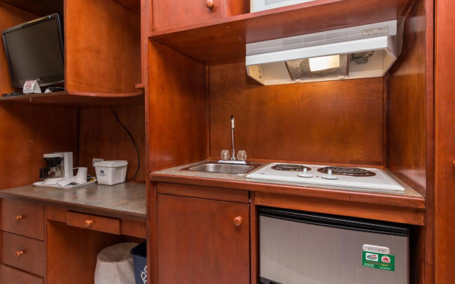 Canadas Best Value Inn Calgary Chinook Station