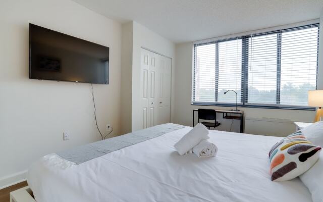 Modern & Charming Apt With Rooftop