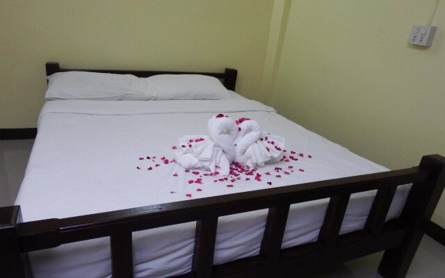 Pon-Pon & Nuan-La-Or