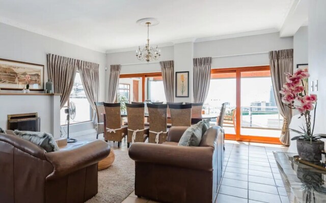 3 Bedroom Hilltop Home With Spectacular Views